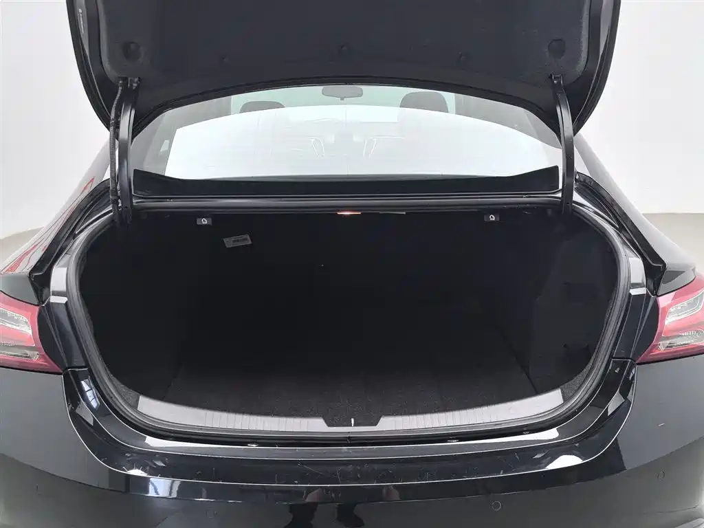 Chevrolet Malibu XL 2021 — фото 16