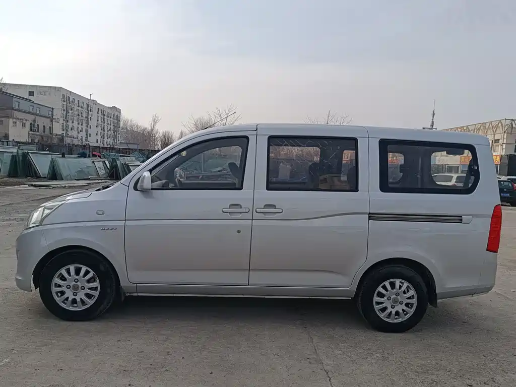 Wuling Rongguang V 2017 — фото 4