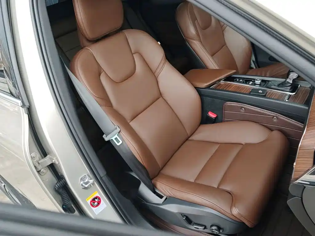 Volvo XC60 2020 — фото 25