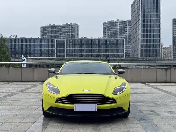 Aston Martin DB11 2019