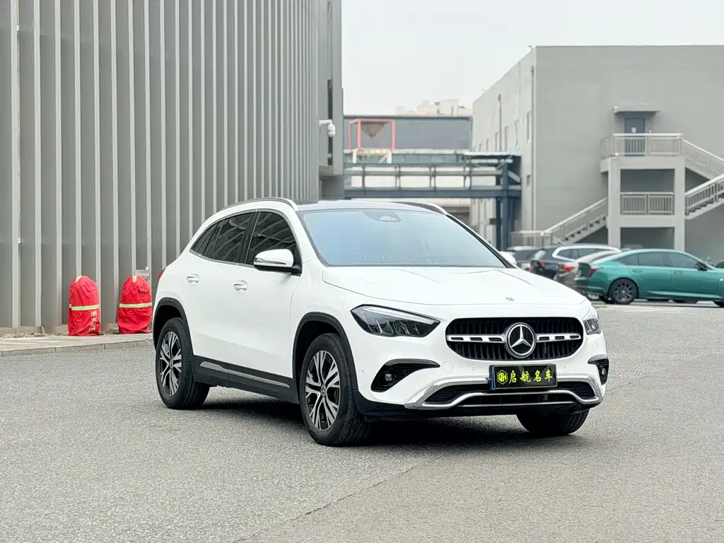 Mercedes-Benz GLA 2024