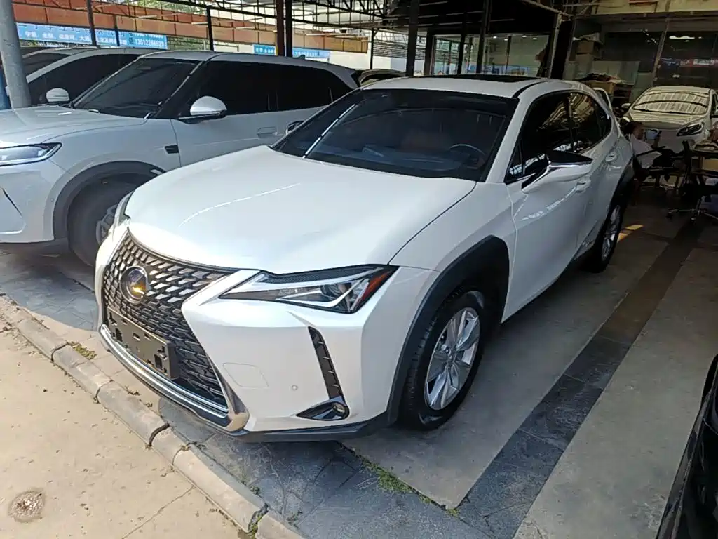 Lexus UX 2021 — фото 2