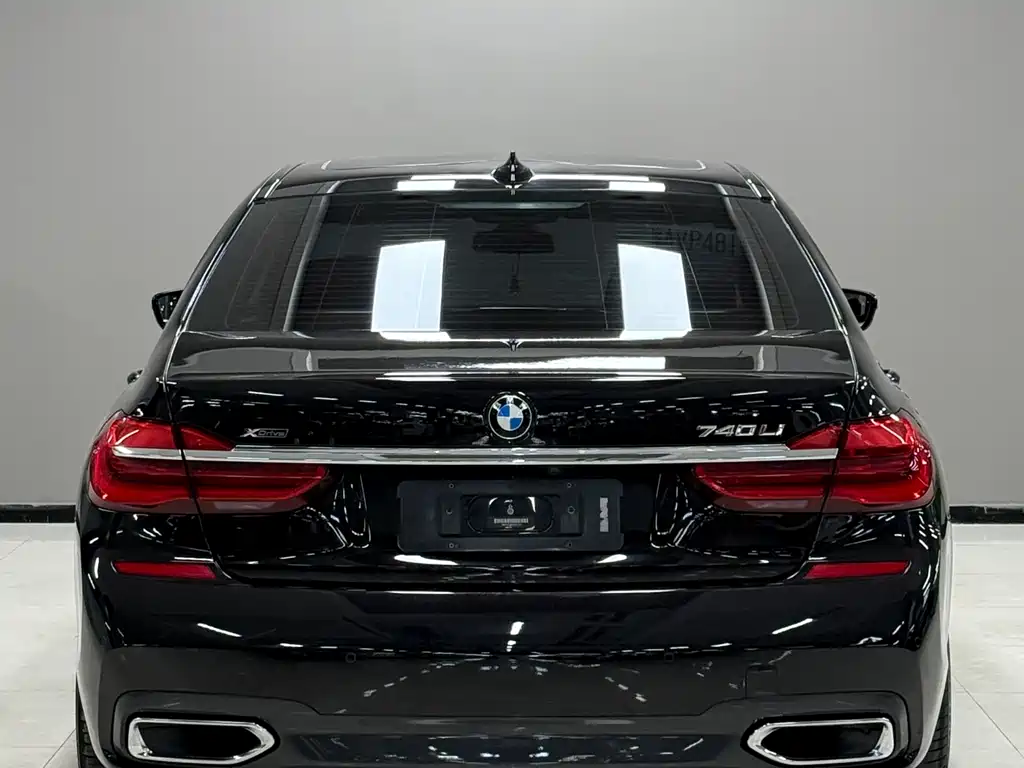 BMW 7 Series 2018 — фото 16