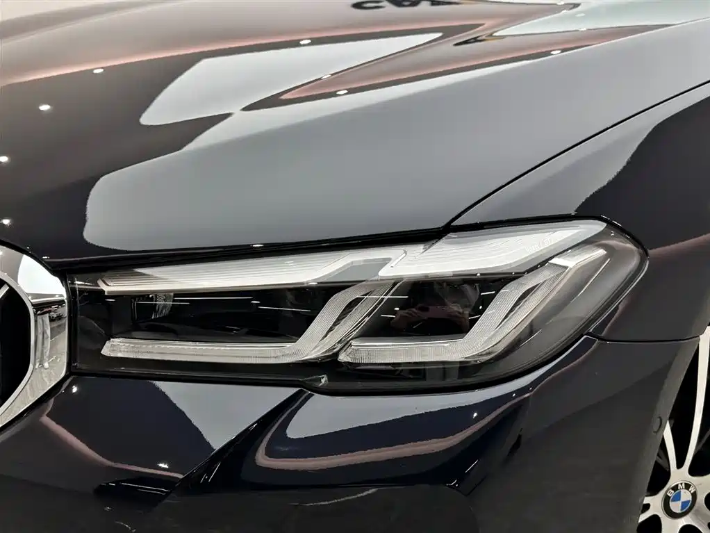 BMW 5 Series 2023 — фото 17