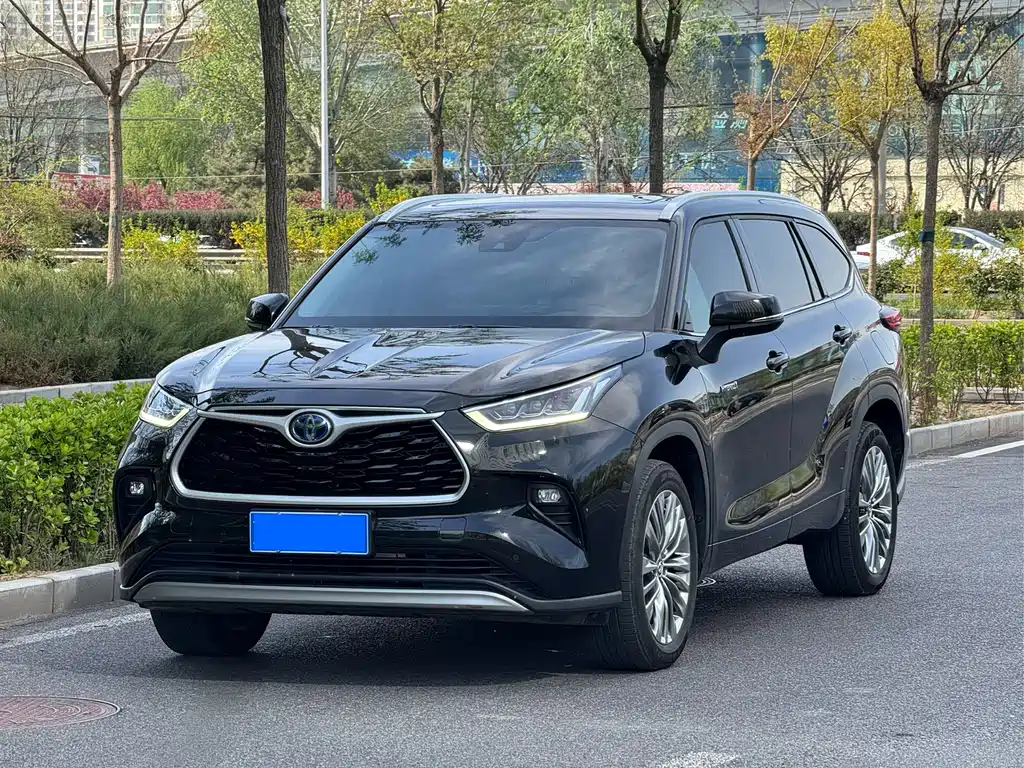 Toyota Highlander 2021 — фото 1