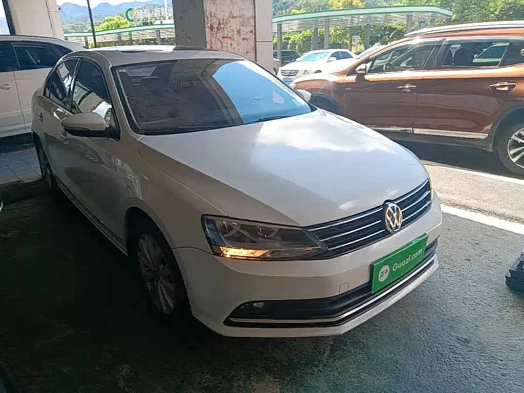 Volkswagen Sagitar 2016
