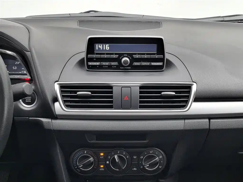Mazda 3 Axela 2016 — фото 12