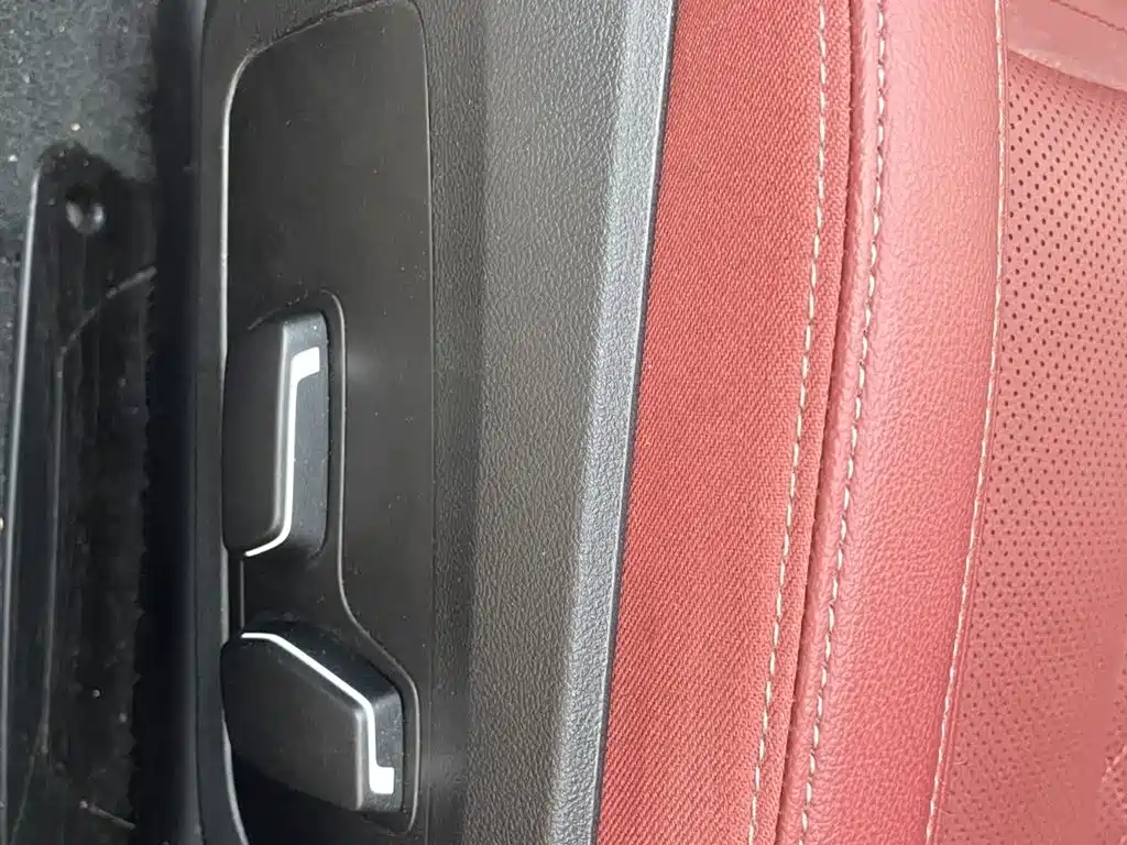 BMW 3 Series 2025 — фото 10