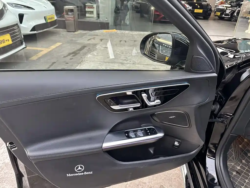 Mercedes-Benz C-Class 2024 — фото 10