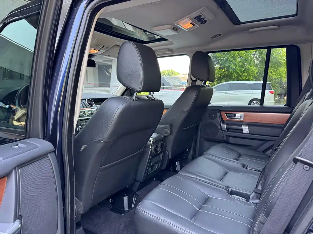 Land Rover Discovery 2015 — фото 7