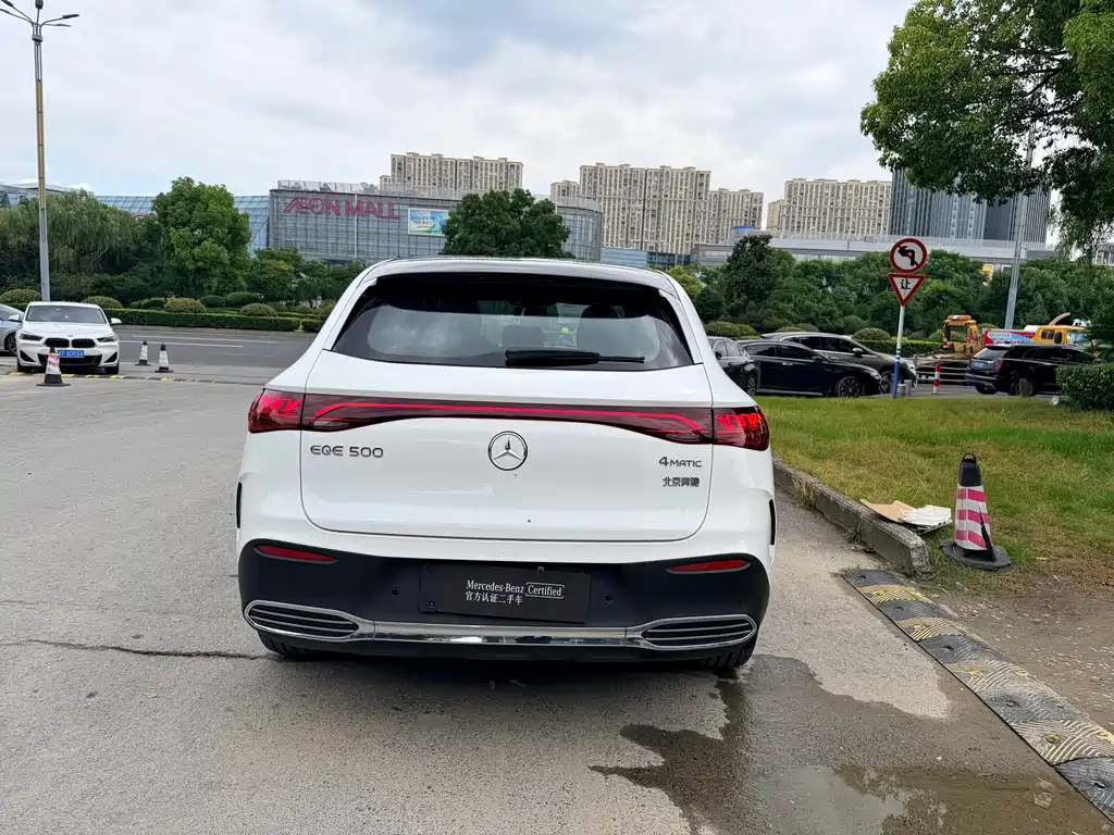 Mercedes-Benz EQE SUV 2025 — фото 12