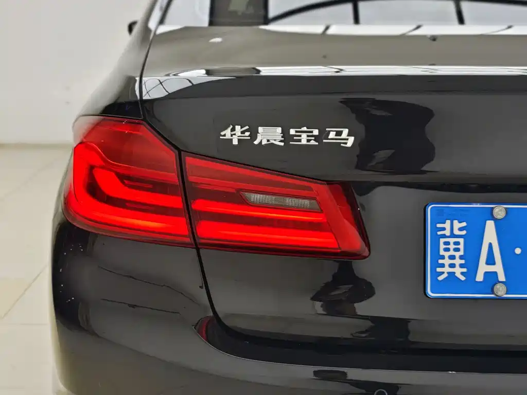 BMW 5 Series 2019 — фото 12