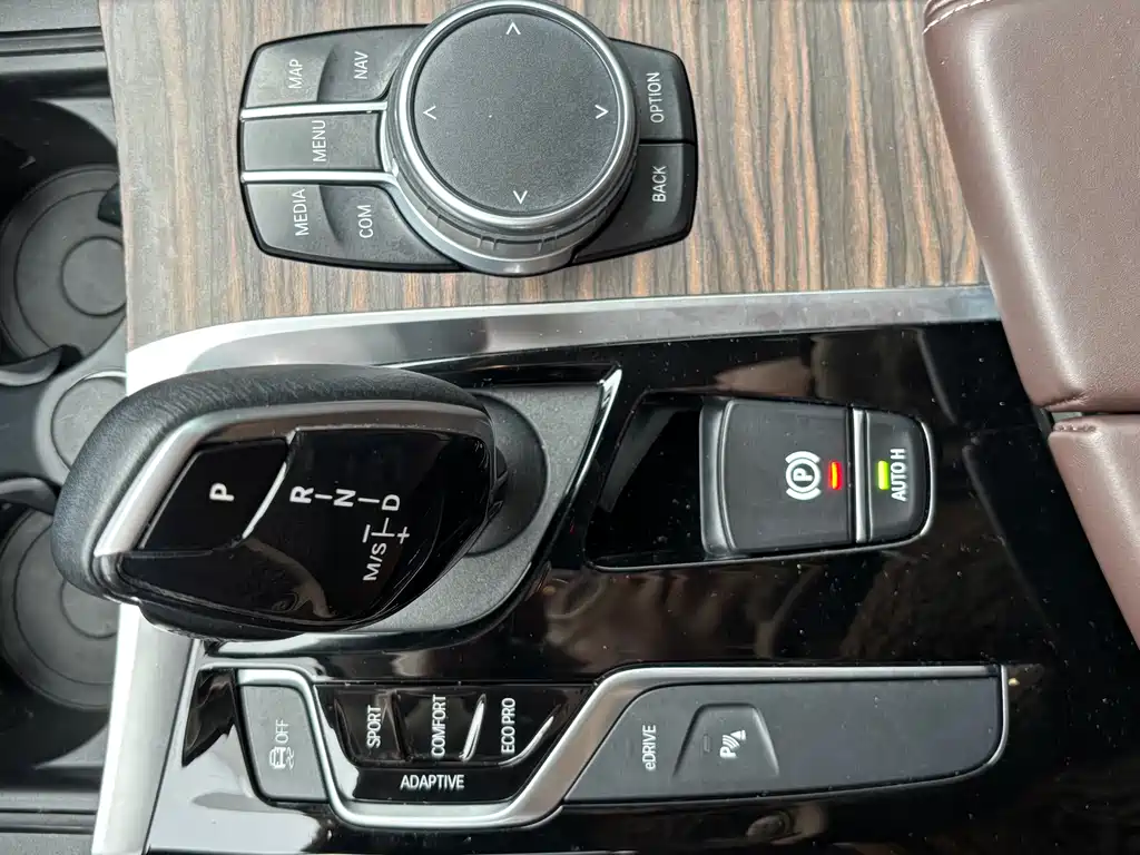 BMW 5 Series New Energy 2020 — фото 17