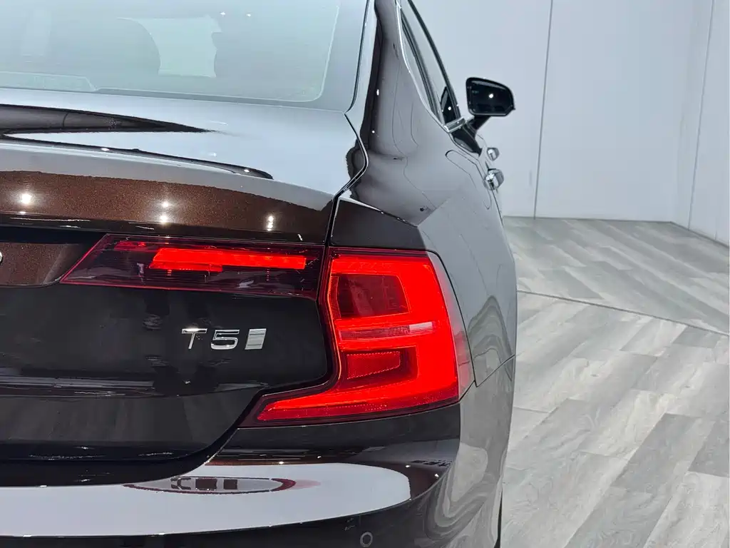 Volvo S90 2019 — фото 23