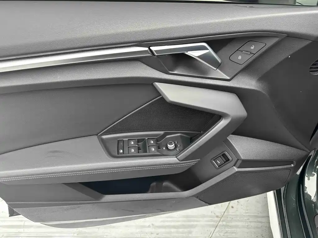Audi A3 2023 — фото 10
