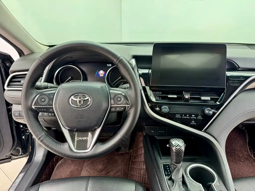 Toyota Camry 2023 — фото 18