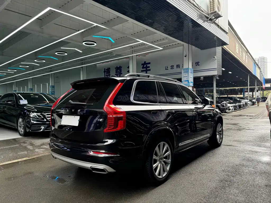 Volvo XC90 2018 — фото 20
