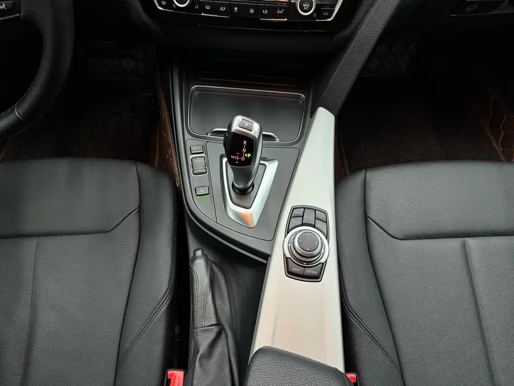 BMW 3 Series 2015 — фото 16