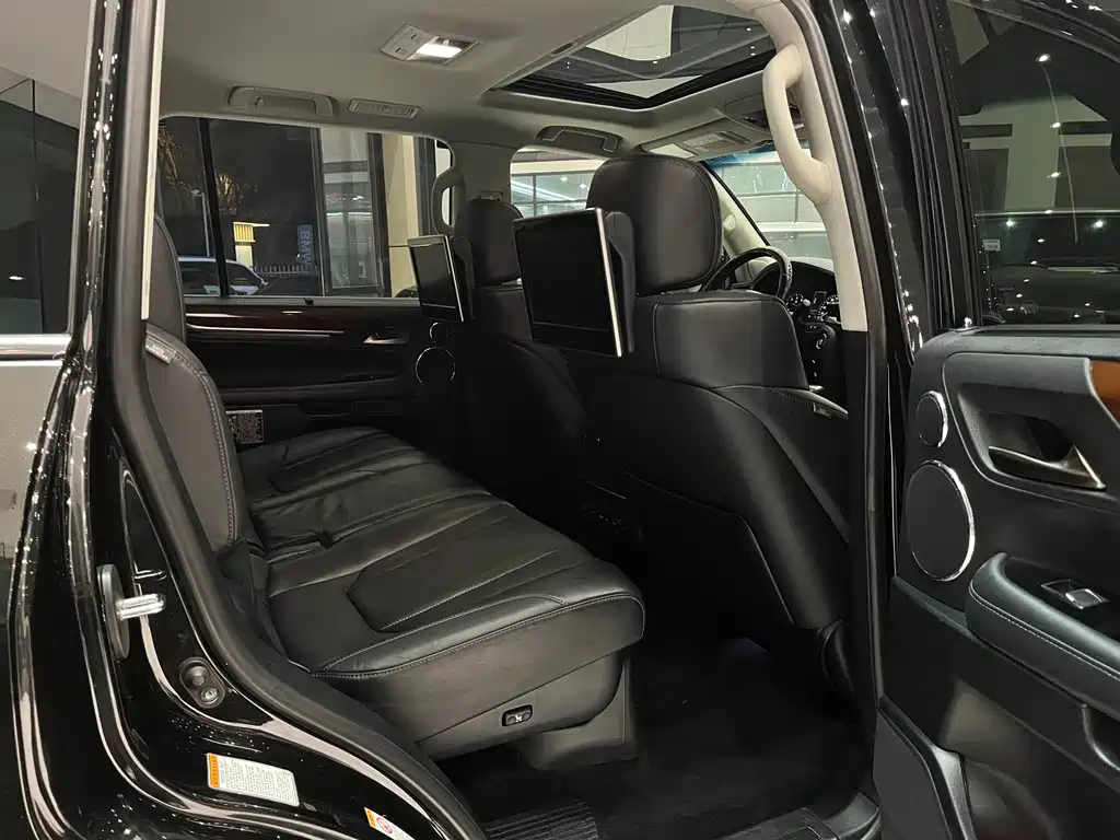 Lexus LX 2017 — фото 12