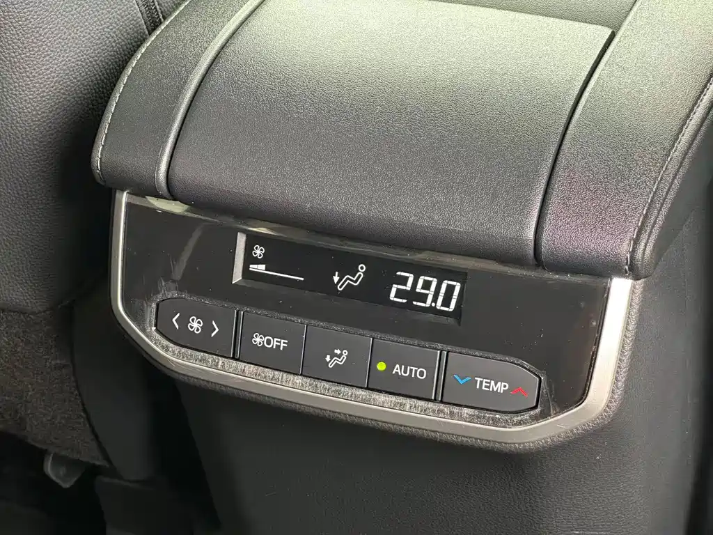 Toyota Highlander 2024 — фото 12
