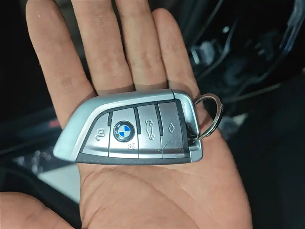 BMW 5 Series 2018 — фото 9