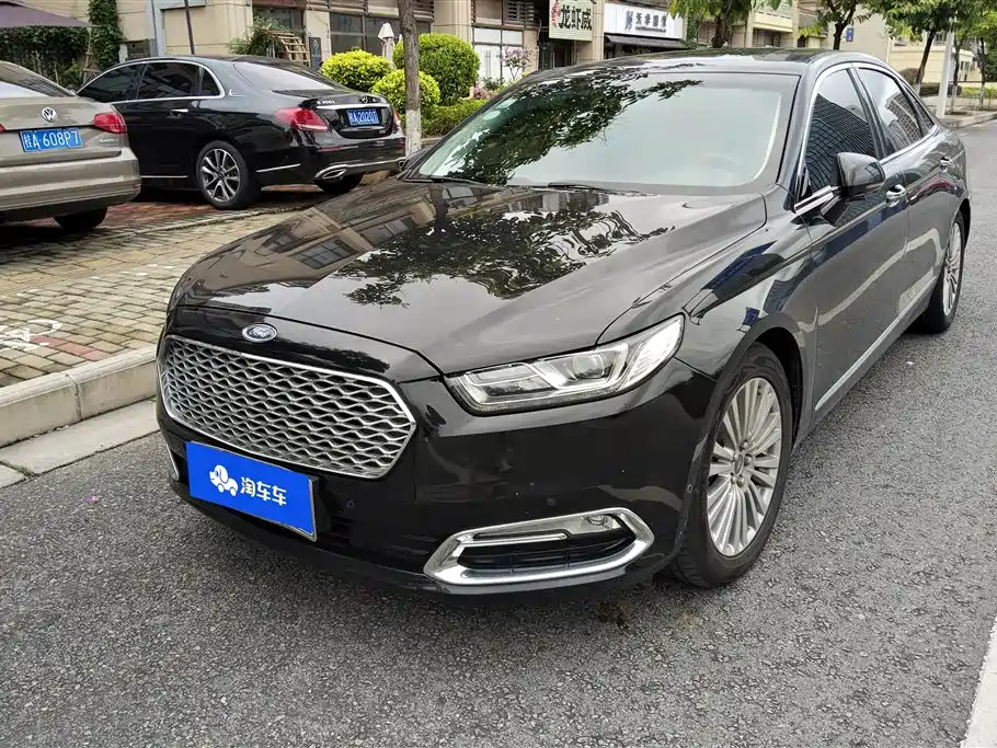 Ford Taurus 2018 — фото 1
