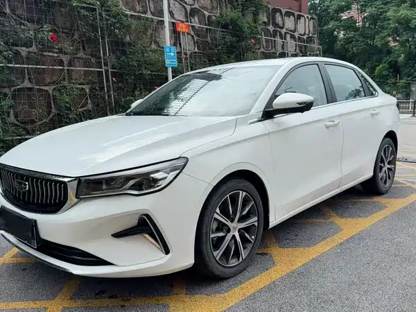 Geely Emgrand 2022