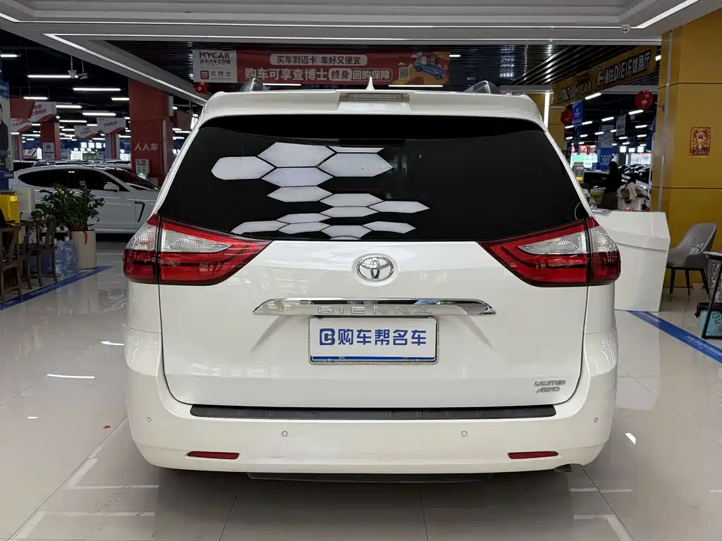 Toyota Sienna 2018 — фото 19