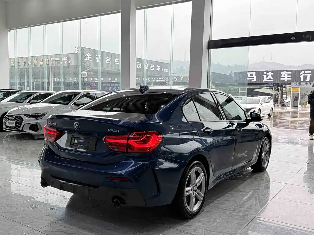 BMW 1 Series 2021 — фото 4