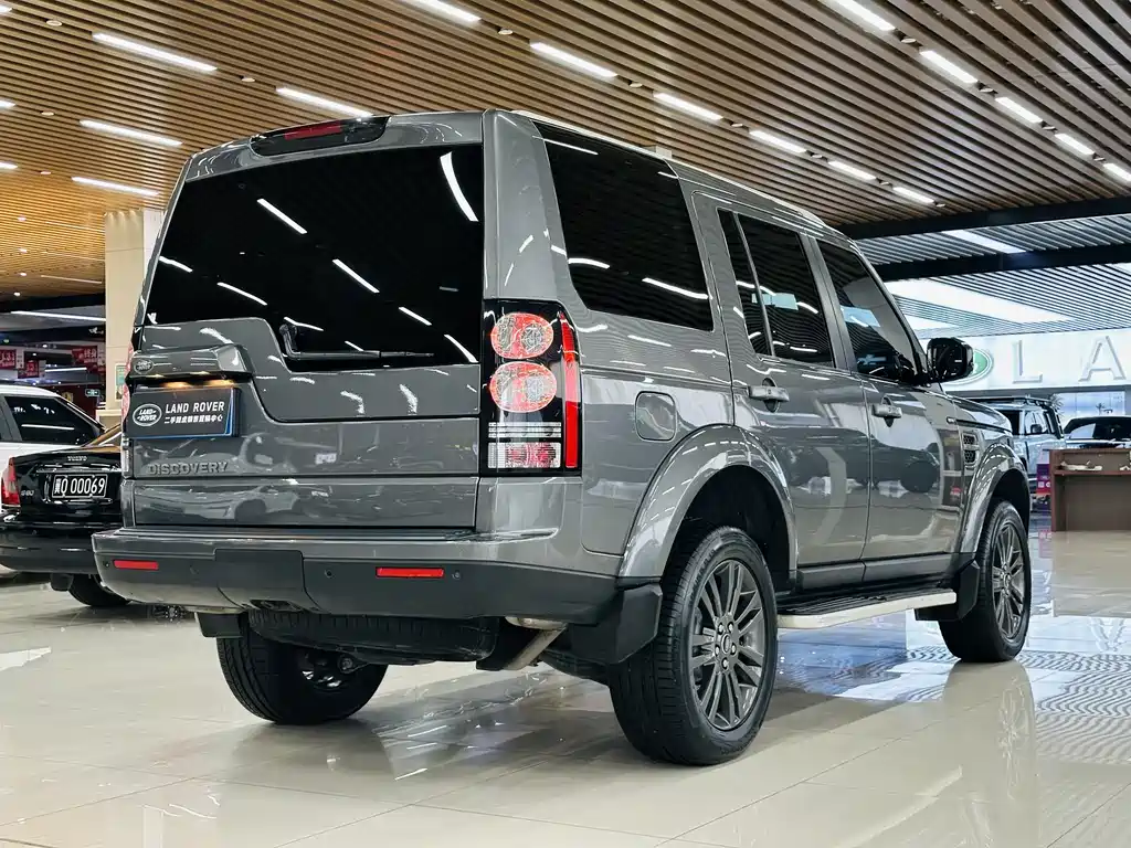 Land Rover Discovery 2017 — фото 13