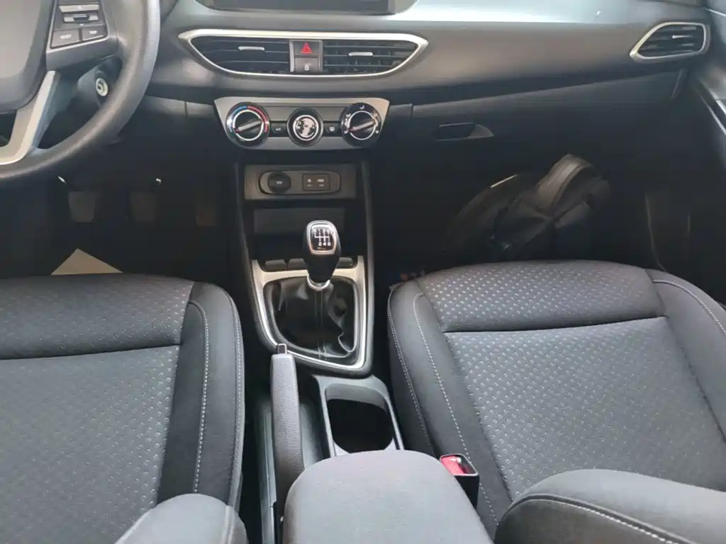 Hyundai Elantra 2017 — фото 14