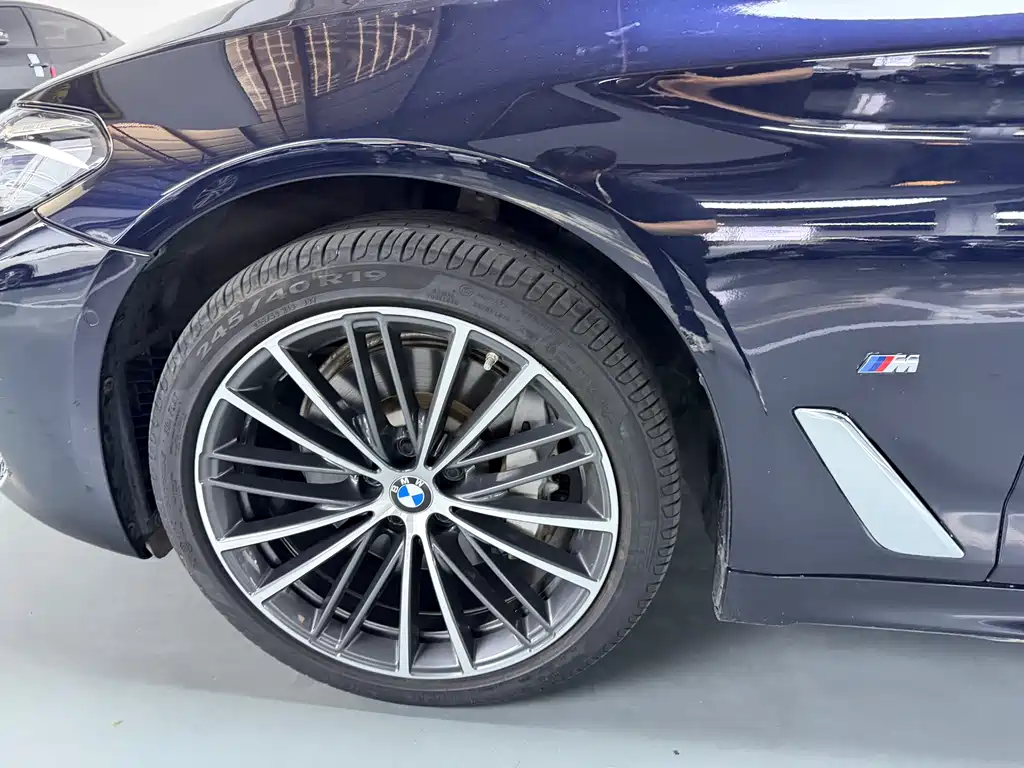 BMW 5 Series 2022 — фото 19