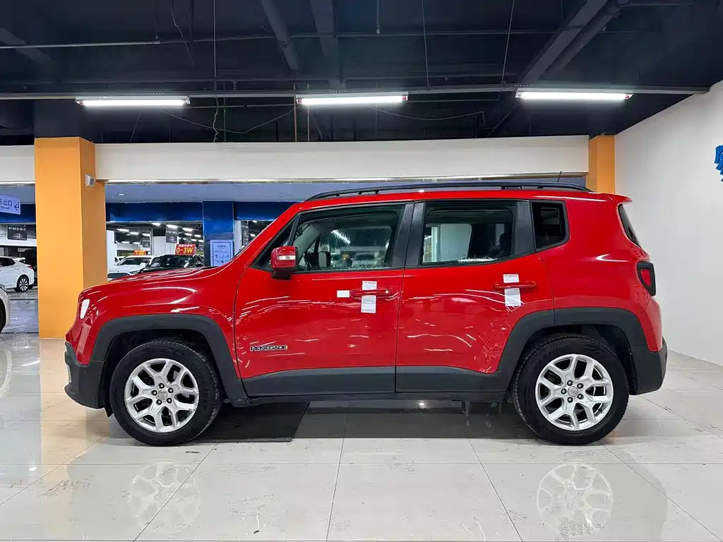Jeep Renegade 2017 — фото 9
