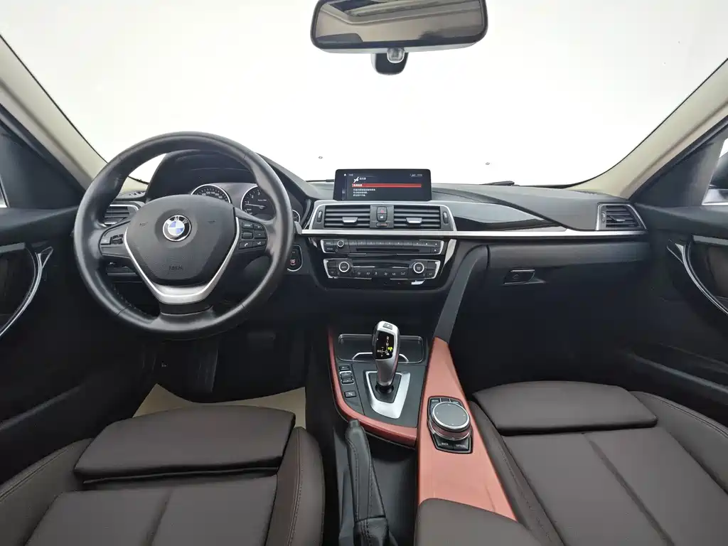 BMW 3 Series 2019 — фото 9