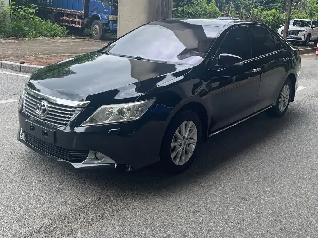 Toyota Camry 2013 — фото 1