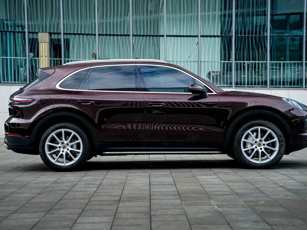 Porsche Cayenne 2017 — фото 20