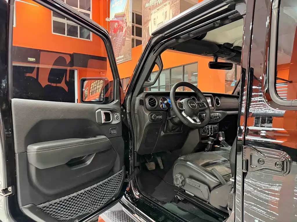 Jeep Wrangler 2020 — фото 10