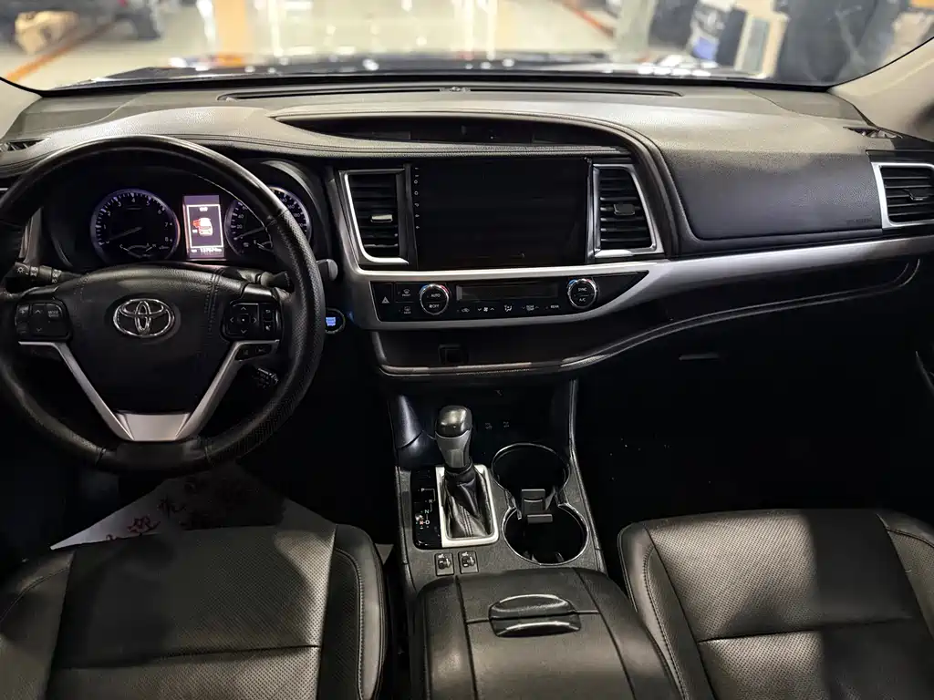 Toyota Highlander 2020 — фото 8