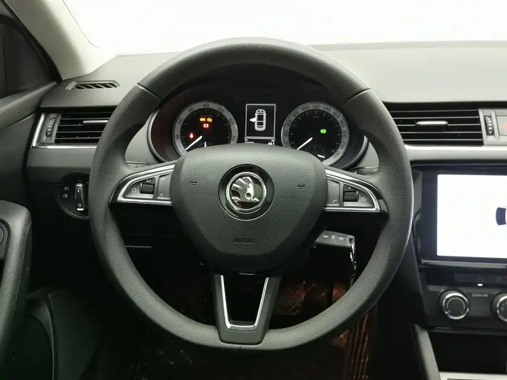 Skoda Octavia 2020 — фото 11