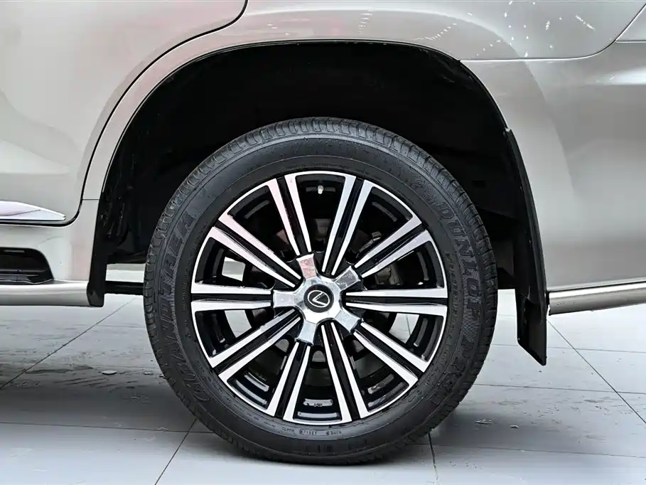 Lexus LX 2018 — фото 41