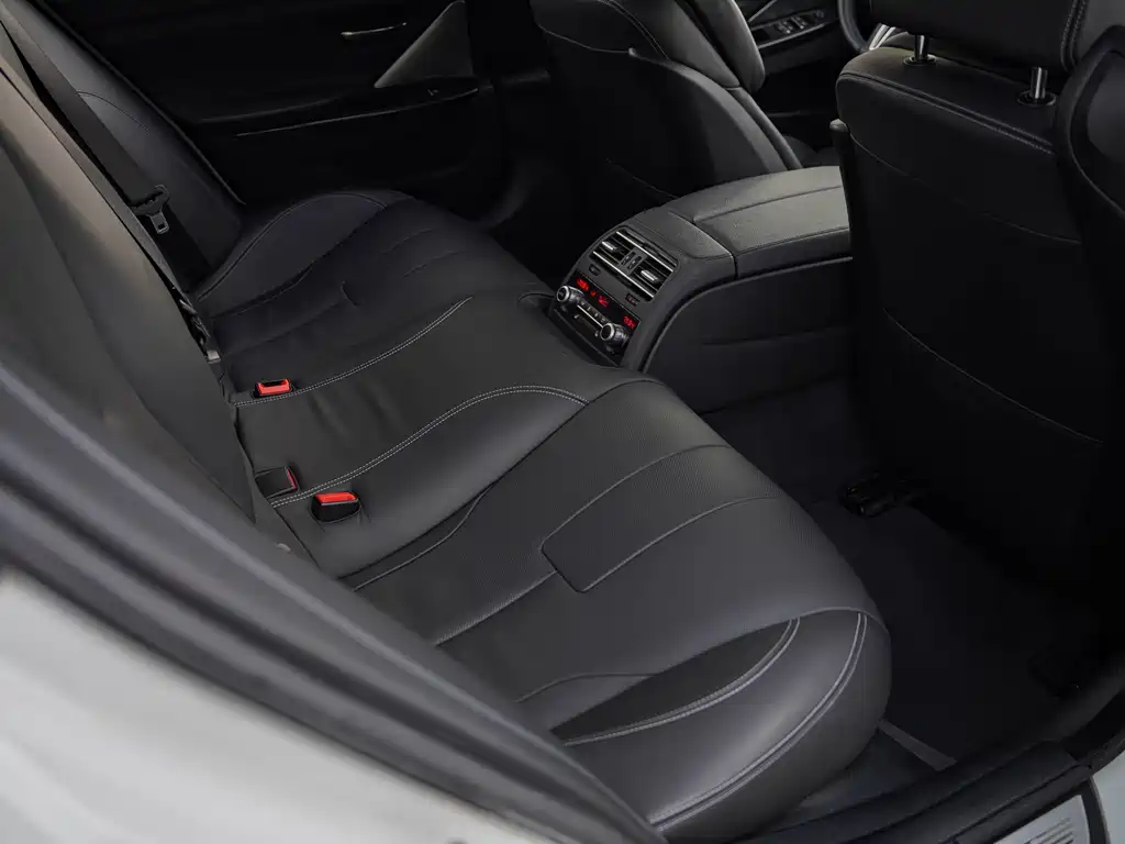 BMW M6 2015 — фото 29