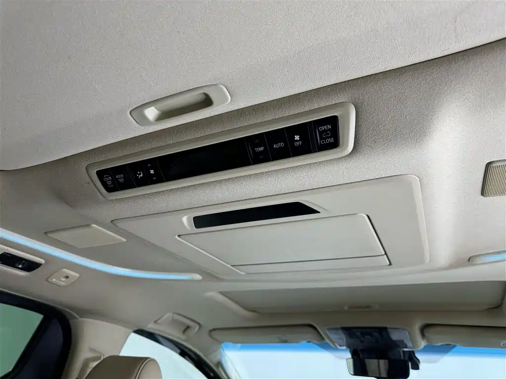 Toyota Alphard 2019 — фото 29