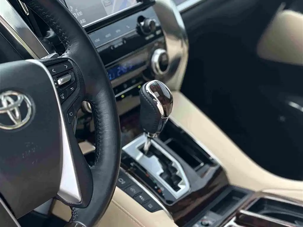 Toyota Alphard 2018 — фото 10