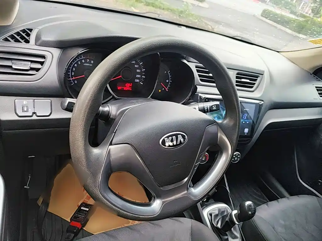 Kia K2 2017 — фото 11
