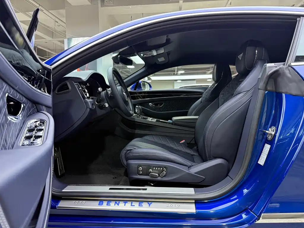 Bentley Continental 2020 — фото 11