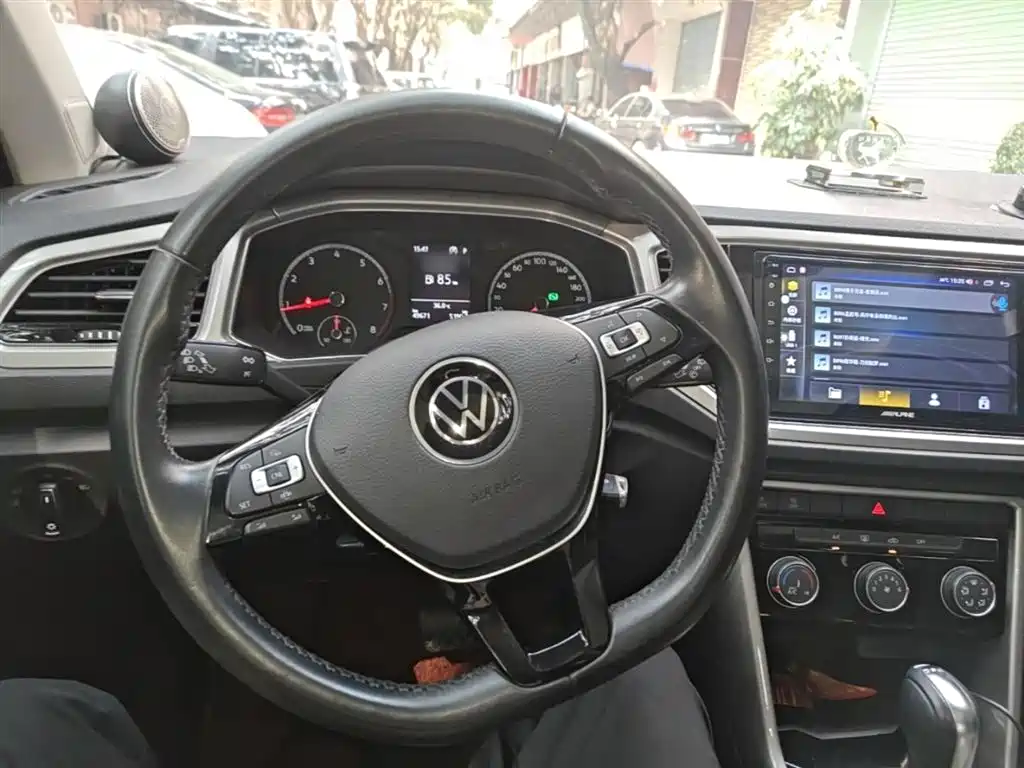 Volkswagen T-Roc 2021 — фото 11