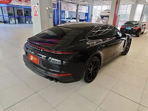 Porsche Panamera 2025