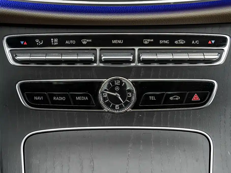 Mercedes-Benz E-Class 2020 — фото 30