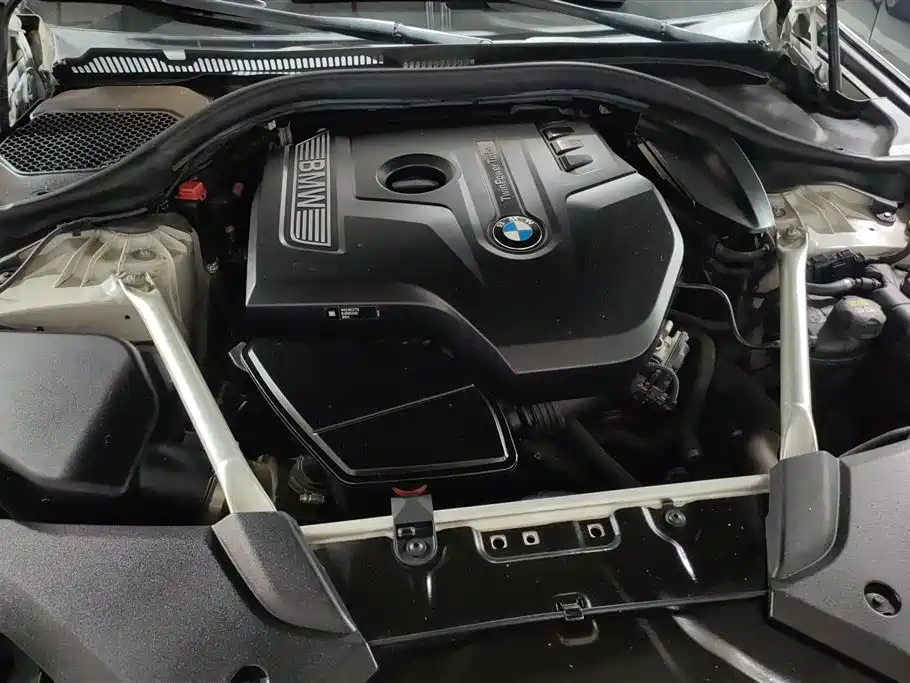 BMW 5 Series 2019 — фото 10