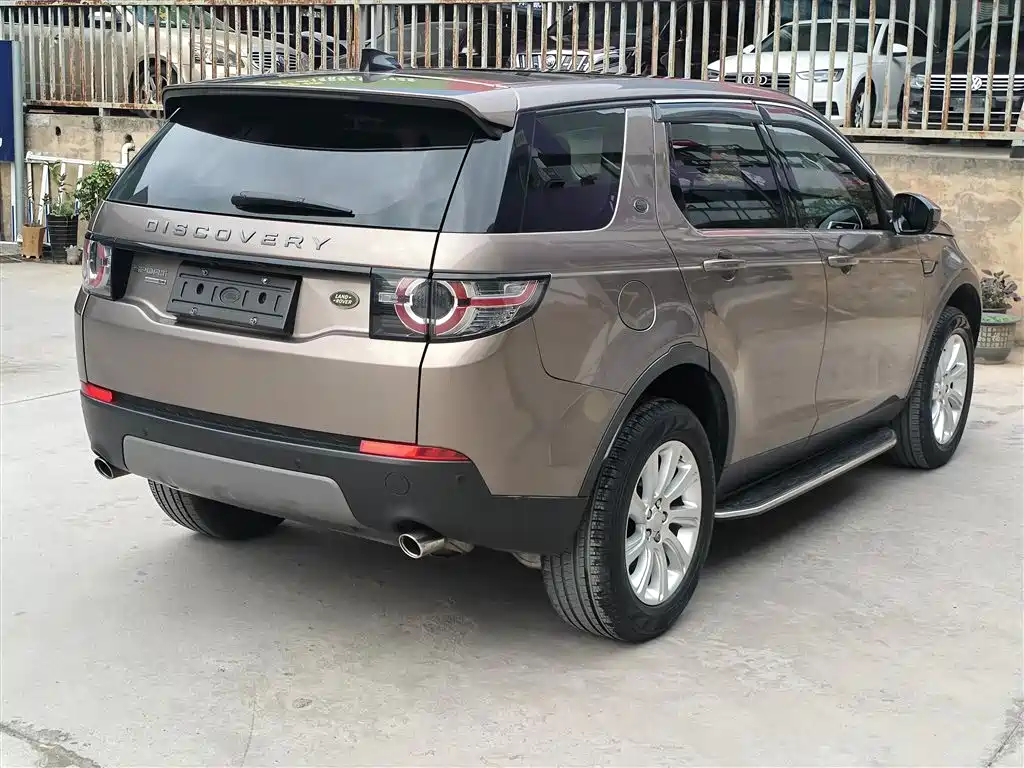 Land Rover Discovery Sport 2017 — фото 8